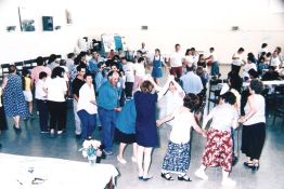 Primeras actividades en el Salón Parroquial.